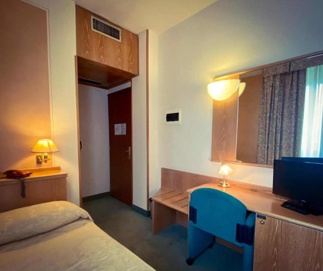 Hotel Riviera Segrate Esterno foto