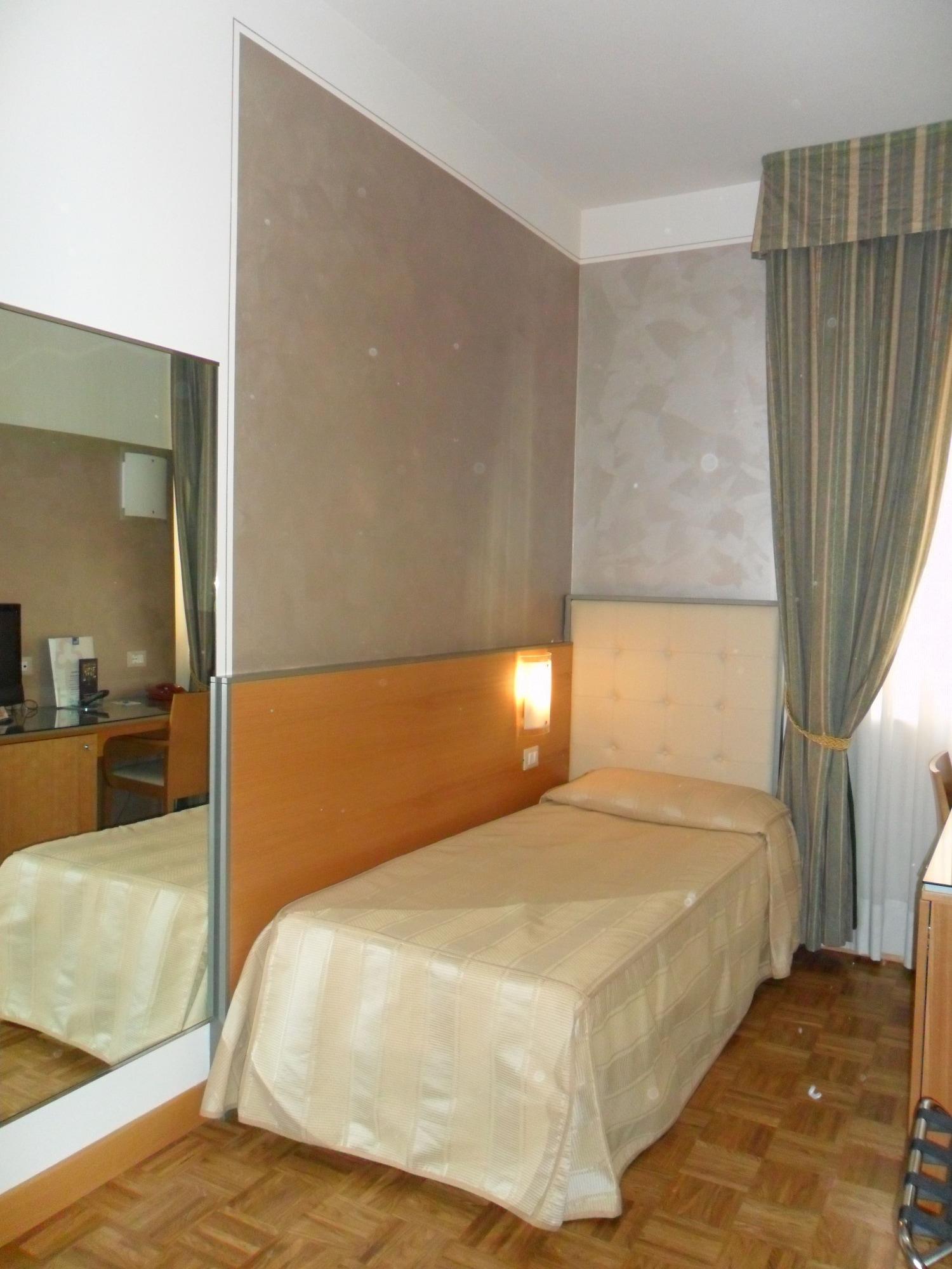 Hotel Riviera Segrate Esterno foto