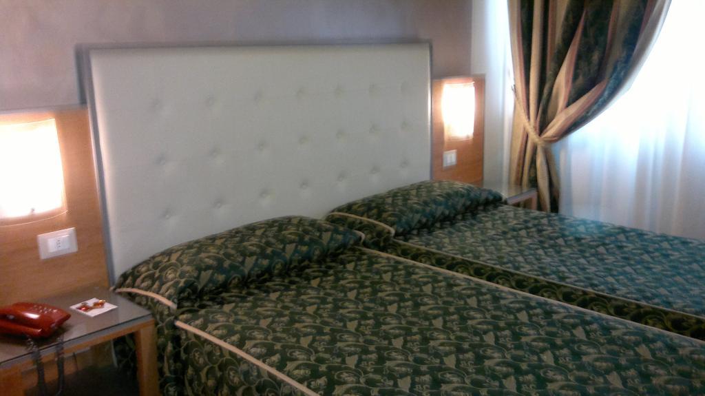 Hotel Riviera Segrate Camera foto